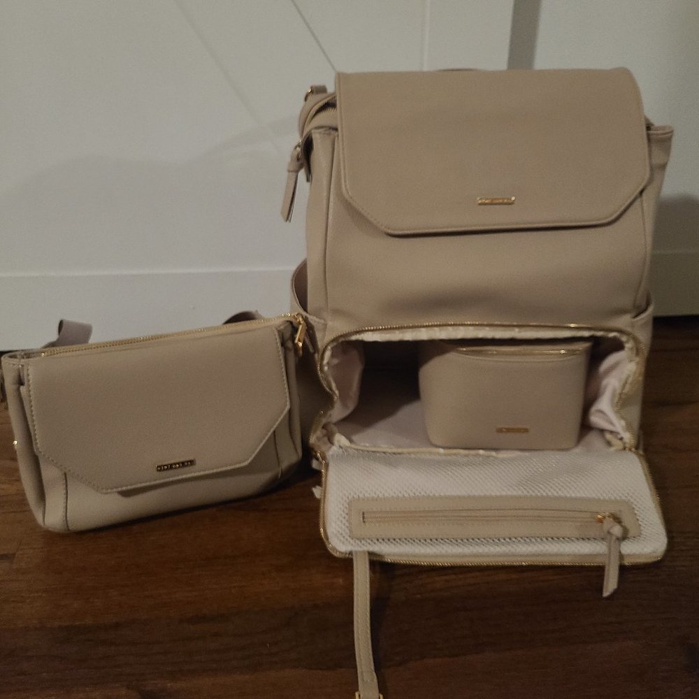 Mimi and Pal Radley pumping diaper bag